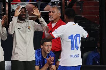El futbolista internacional por Espa?a celebr¨® el tanto con su amigo Ousmane Demb¨¦l¨¦, que no se visti¨® de corto al estar en proceso de salida del club blaugrana.