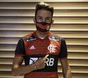 Isla llegó a Brasil: "Es una emoción estar en un club con tanta historia como Flamengo"