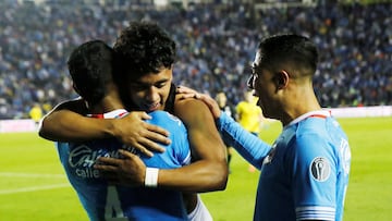 Soccer Football - Liga MX - Semi Finals - Second Leg - Cruz Azul v America - Estadio Ciudad de los Deportes, Mexico City, Mexico - December 8, 2024 Cruz Azul's Amaury Morales celebrates scoring their third goal with teammates REUTERS/Henry Romero
