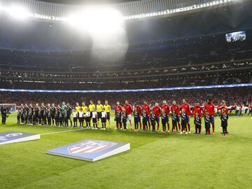 Formación de ambos equipos. 