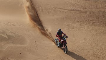 Rallying - Dakar Rally - Stage 3 - Al Qaisumah to Al Qaisumah, Saudi Arabia - January 4, 2022 Monster Energy Honda Team 2022&#039;s Joan Barreda Bort in action during stage 3 REUTERS/Hamad I Mohammed