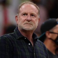 Robert Sarver, dueño de los Suns, es suspendido un año por racismo y misoginia