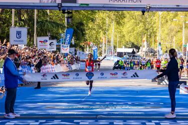 El corredor etíope Derara Hurisa se ha proclamado campeón de la Zurich Rock ‘n’ Roll Running Series.