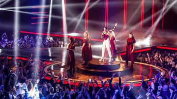 La cantante ilicitana, con su canción flamenca 'Eaea', gana el festival de Benidorm. En la imagen, un momento de su actuación.