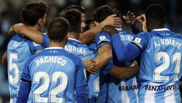El M¨¢laga fortalece su liderato en La Rosaleda