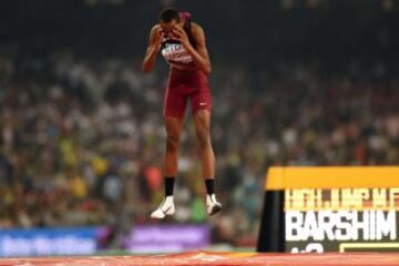 El atleta qatarí Mutaz Essa Barshim durante la final de salto de altura.