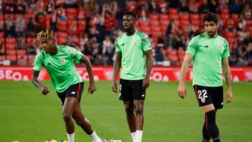 Soccer Football - LaLiga - Athletic Bilbao v FC Barcelona - San Mames, Bilbao, Spain - March 12, 2023 Athletic Bilbao's Inaki Williams, Nico Williams and Raul Garcia during the warm up before the match REUTERS/Vincent West
