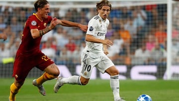 Soccer Football - Champions League - Group Stage - Group G - Real Madrid v AS Roma - Santiago Bernabeu, Madrid, Spain - September 19, 2018 Real Madrid's Luka Modric in action with Roma's Nicolo Zaniolo REUTERS/Juan Medina