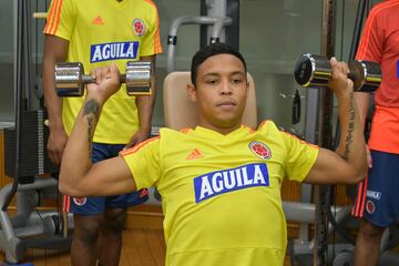 Los jugadores de la Selección Colombia haciendo gimnasio en su segundo día de entrenamiento en la concentración ubicada en Japón. 