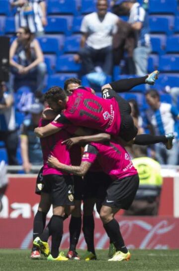 os jugadores de la UD Almería celebran el segundo gol que consiguieron en el partido correspondiente a la 35ª jornada de Liga BBVA que disputaron esta mañana contra el Espanyol en Cornellá-El Prat. 