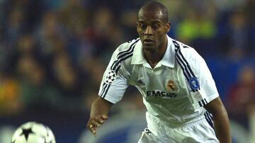 Uno de esos fichajes que no esperas que fracasen. Conçeiçao llevaba desde 1996 en España y había sido pieza clave junto a Mauro Silva en el centro del campo del Depor campeón de Liga en la temporada 1999-2000. El brasileño fichó por el Real Madrid por 4.200 millones de pesetas, unos 26 millones de euros, pero resultó ser un auténtico fiasco. Se mantuvo en el club hasta 2004 -cesión en el Borussia Dortmund- apareciendo tan solo en 45 encuentros ligueros marcando un solo gol. 