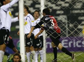 En 2008 los albos estaban ganando su grupo hasta la última fecha, pero Atlas robó un empate en el Monumental y los dejaría eliminados. 