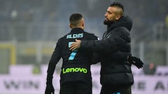 Inter Milan&#039;s Chilean midfielder Arturo Vidal (R) congratulates Inter Milan&#039;s Chilean forward Alexis Sanchez at the end of the Italian Serie A football match between Inter and Torino on December 22, 2021 at the Giuseppe-Meazza (San Siro) stadium in Milan. (Photo by MIGUEL MEDINA / AFP)