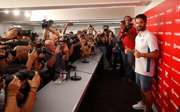 El malagueño Isco se da un baño de masas en su presentación en el Sánchez Pizjuán.