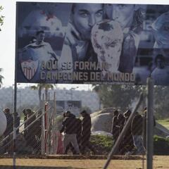 Los Biris se presentan en el entrenamiento del Sevilla