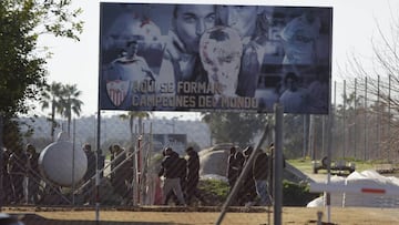 Los Biris se presentan en el entrenamiento del Sevilla