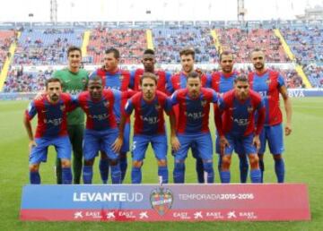 Once del Levante. De pie: Mariño, David Navarro, Jefferson, Víctor Casadesús, Verza y Juanfran. Morales, Mauricio Cuero, Verdú, Pedro López y Medjani.