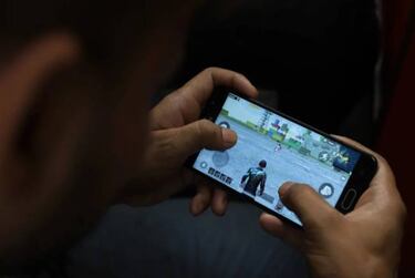 Detenidos en La India por jugar a PUBG Mobile en el móvil en la calle