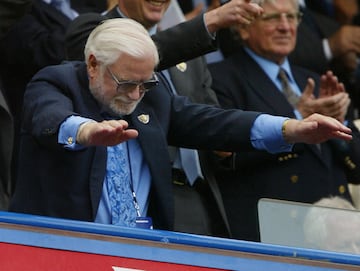 El expresidente del Chelsea y Leeds será recordado por la solución que aportó al problema con los hooligans en el fútbol inglés: poner vallas electrificadas en los estadios.