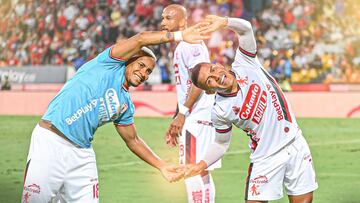 Cristian y Michael Barrios en un partido de América de Cali.