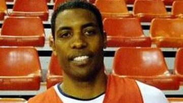 Larry Lewis seguirá en Manresa