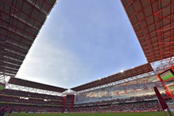 El remodelado estadio del Toluca luce como uno de los que mayor vista tiene desde el interior del inmueble. Las nuevas adaptaciones fueron con motivo del centenario del equipo escarlata.