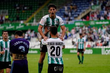 Marco despidió a lo grande la temporada 2021/2022, marcando gol contra el Valladolid Promesas. Esa temporada también celebró el ascenso desde el Ayuntamiento.