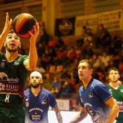 Otro triple de Cole da la victoria al Unicaja ante el Obradoiro