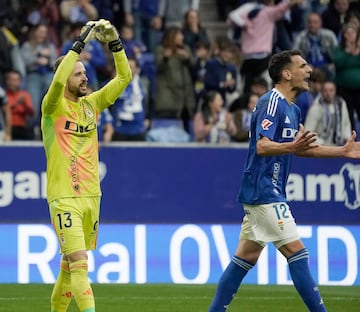 El Oviedo se coloca en ascenso directo tras vencer al Tenerife, en un partido en el que Aarón Escandell tuvo un claro protagonismo con un penalti parado a Luismi Cruz. El meta adivinó las intenciones del jugador del Tenerife, manteniéndose en el centro de la portería.