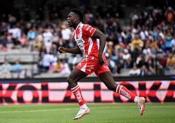 Necaxa's Colombian forward #27 Diber Cambindo celebrates after scoring during the Liga MX Clausura football match between Pumas and Necaxa at the Olimpico Universitario stadium in Mexico City on January 12, 2025. (Photo by Carl de Souza / AFP)