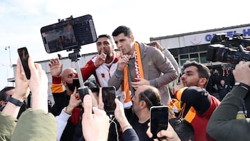 Morata, a su llegada a Estambul.