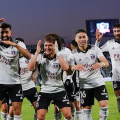 Colo Colo aplasta a Unión y queda cerca del título