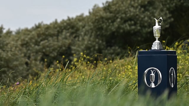 A very select group of golfers have ever won the British Open, but to win it back to back puts you in an exclusive club indeed.