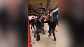 A puñetazo limpio en el metro de NY y sucede algo increíble cuando uno de ellos cae a la vía