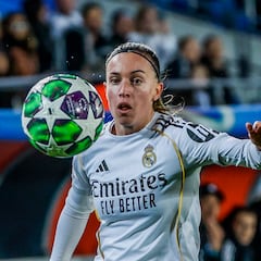 Eva Navarro convence como lateral derecha