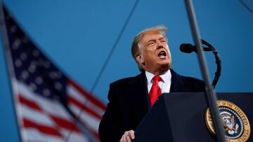 U.S. President Donald Trump speaks during a campaign event in Fayetteville, North Carolina, U.S., September 19, 2020. REUTERS/Tom Brenner REFILE - CORRECTING STATE