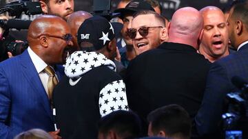 NEW YORK, NY - JULY 13: Floyd Mayweather Jr. and Conor McGregor face-off during the Floyd Mayweather Jr. v Conor McGregor World Press Tour event at Barclays Center on July 13, 2017 in the Brooklyn borough of New York City. Mike Stobe/Getty Images/AFP
== FOR NEWSPAPERS, INTERNET, TELCOS & TELEVISION USE ONLY ==