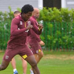 Carlos Sánchez se alista para debutar con West Ham United