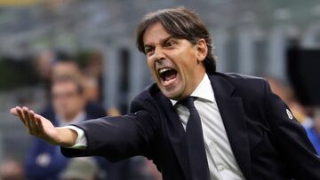 Milan (Italy), 01/10/2022.- Inter Milan'Äôs coach Simone Inzaghi reacts during the Italian Serie A soccer match between Inter Milan and AS Roma in Milan, Italy, 01 October 2022. (Italia) EFE/EPA/MATTEO BAZZI
