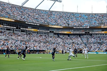 Panoramica del estadio Bank of America, en Charlotte, durante el encuentro entren el Real Madrid y el Pachuca.
