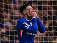 Chelsea's Portuguese midfielder #07 Pedro Neto reacts to a missed chance during the English Premier League football match between Chelsea and Burnley at Stamford Bridge in London on February 21, 2026. (Photo by Ben STANSALL / AFP) / RESTRICTED TO EDITORIAL USE. No use with unauthorized audio, video, data, fixture lists, club/league logos or 'live' services. Online in-match use limited to 120 images. An additional 40 images may be used in extra time. No video emulation. Social media in-match use limited to 120 images. An additional 40 images may be used in extra time. No use in betting publications, games or single club/league/player publications. /
