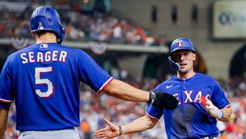 Houston (United States), 23/10/2023.- Texas Rangers left fielder Evan Carter (R) reacts with Texas Rangers shortstop Corey Seager (L) after scoring against the Houston Astros during the fourth inning of game seven of the Major League Baseball (MLB) American League Championship Series playoffs between the Texas Rangers and the Houston Astros at Minute Maid Park in Houston, Texas, USA, 23 October 2023. The best-of-seven series is tied at three games each. (Liga de Campeones) EFE/EPA/ADAM DAVIS