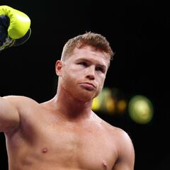 'Canelo' Álvarez admits facing Callum Smith is a 'risk'