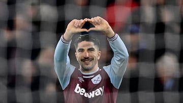 Carlos Soler celebra el gol que le marcó al Fullham con el West Ham.