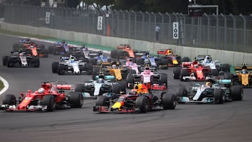 F1 - Formula 1 - Mexican Grand Prix 2017 - Mexico City, Mexico - October 29, 2017 Ferrari's Sebastian Vettel, Red Bull's Max Verstappen and Mercedes' Lewis Hamilton at the start of the race REUTERS/Edgard Garrido