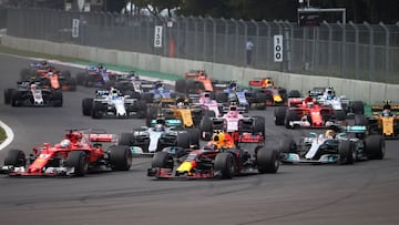 F1 - Formula 1 - Mexican Grand Prix 2017 - Mexico City, Mexico - October 29, 2017  Ferrari&#039;s Sebastian Vettel, Red Bull&#039;s Max Verstappen and Mercedes&#039; Lewis Hamilton at the start of the race     REUTERS/Edgard Garrido