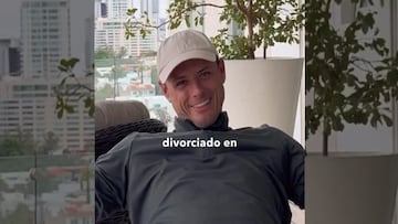 ‘Chicharito’ Hernández se olvida del futbol y da consejos de parejas