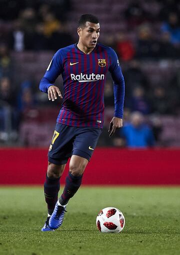 Aterrizó en Barcelona como refuerzo defensivo temporal. Con la elástica blaugrana, al igual que Kevin-Prince Boateng, jugó cuatro partidos. 