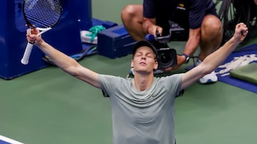 Flushing Meadows (United States), 06/09/2024.- Jannik Sinner of Italy reacts after defeating Jack Draper of Great Britain during their semifinals match at the US Open Tennis Championships at the USTA Billie Jean King National Tennis Center in Flushing Meadows, New York, USA, 06 September 2024. (Tenis, Gran Bretaña, Italia, Reino Unido, Nueva York) EFE/EPA/BRIAN HIRSCHFELD