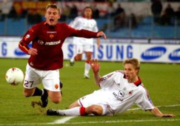 Daniele de Rossi debutó profesionalmente en el Roma bajo la dirección del técnico Fabio Capello en 2001. Desde ese momento sólo jugó en el equipo romano, desechando ofertas multimillonarias. Cuando acabó su contrato con el conjunto giallorosso, fichó por Boca Juniors: quería jugar con el conjunto xeneize.